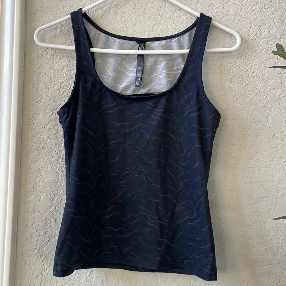 Victoria’s Secret Sport Athletic Classic Scoop Neck Tank Size Small - Picture 5 of 7